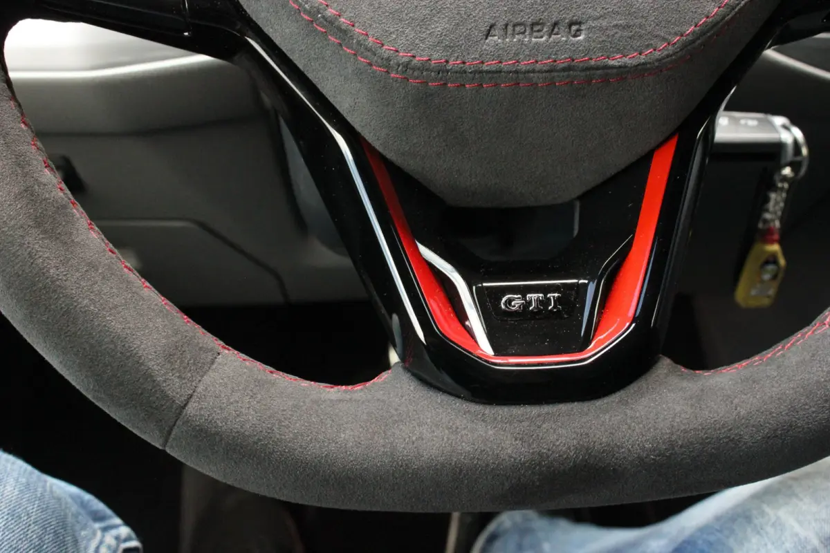 2.0 TDI L1H1 204PK JB- EDITION DSG / PDC / SCHROEFSET / GTI INTERIEUR / SUBWOOFER / APPLE CARPLAY /NAVI