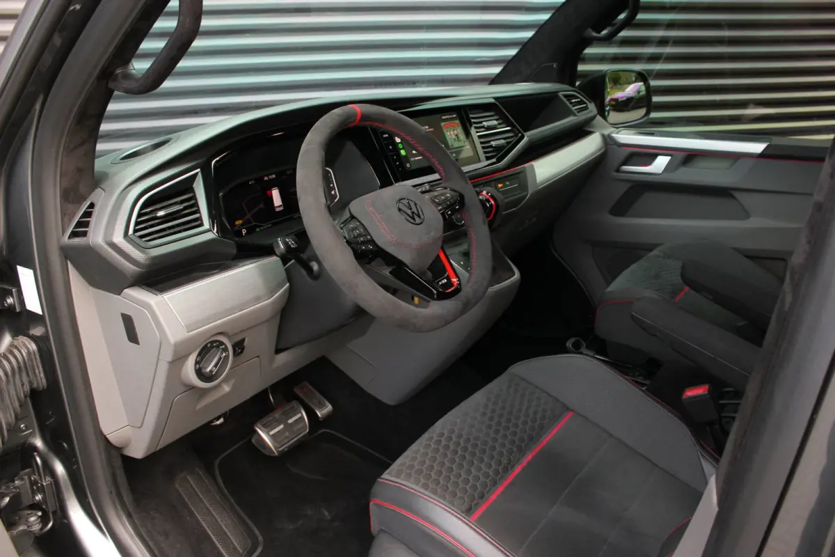2.0 TDI L1H1 204PK JB- EDITION DSG / PDC / SCHROEFSET / GTI INTERIEUR / SUBWOOFER / APPLE CARPLAY /NAVI