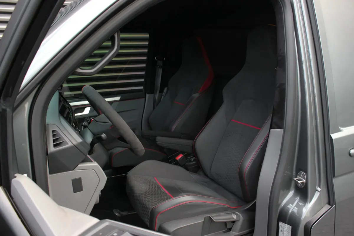 2.0 TDI L1H1 204PK JB- EDITION DSG / PDC / SCHROEFSET / GTI INTERIEUR / SUBWOOFER / APPLE CARPLAY /NAVI