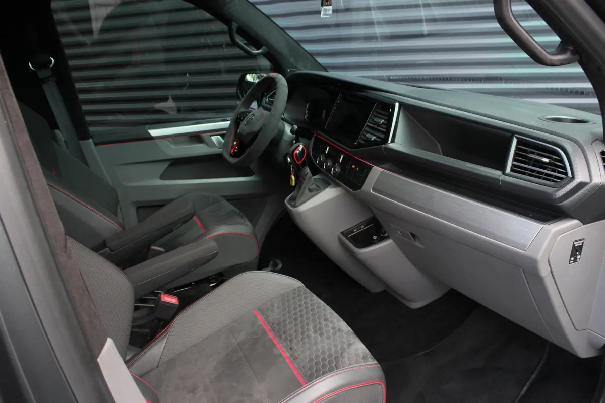 2.0 TDI L1H1 204PK JB- EDITION DSG / PDC / SCHROEFSET / GTI INTERIEUR / SUBWOOFER / APPLE CARPLAY /NAVI