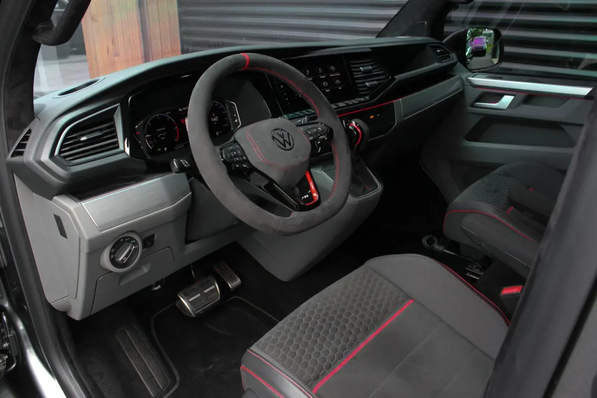 2.0 TDI L1H1 204PK JB- EDITION DSG / PDC / SCHROEFSET / GTI INTERIEUR / SUBWOOFER / APPLE CARPLAY /NAVI