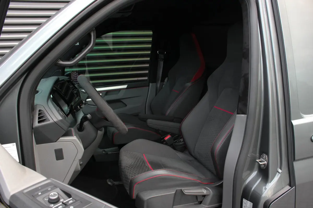 2.0 TDI L1H1 204PK JB- EDITION DSG / PDC / SCHROEFSET / GTI INTERIEUR / SUBWOOFER / APPLE CARPLAY /NAVI