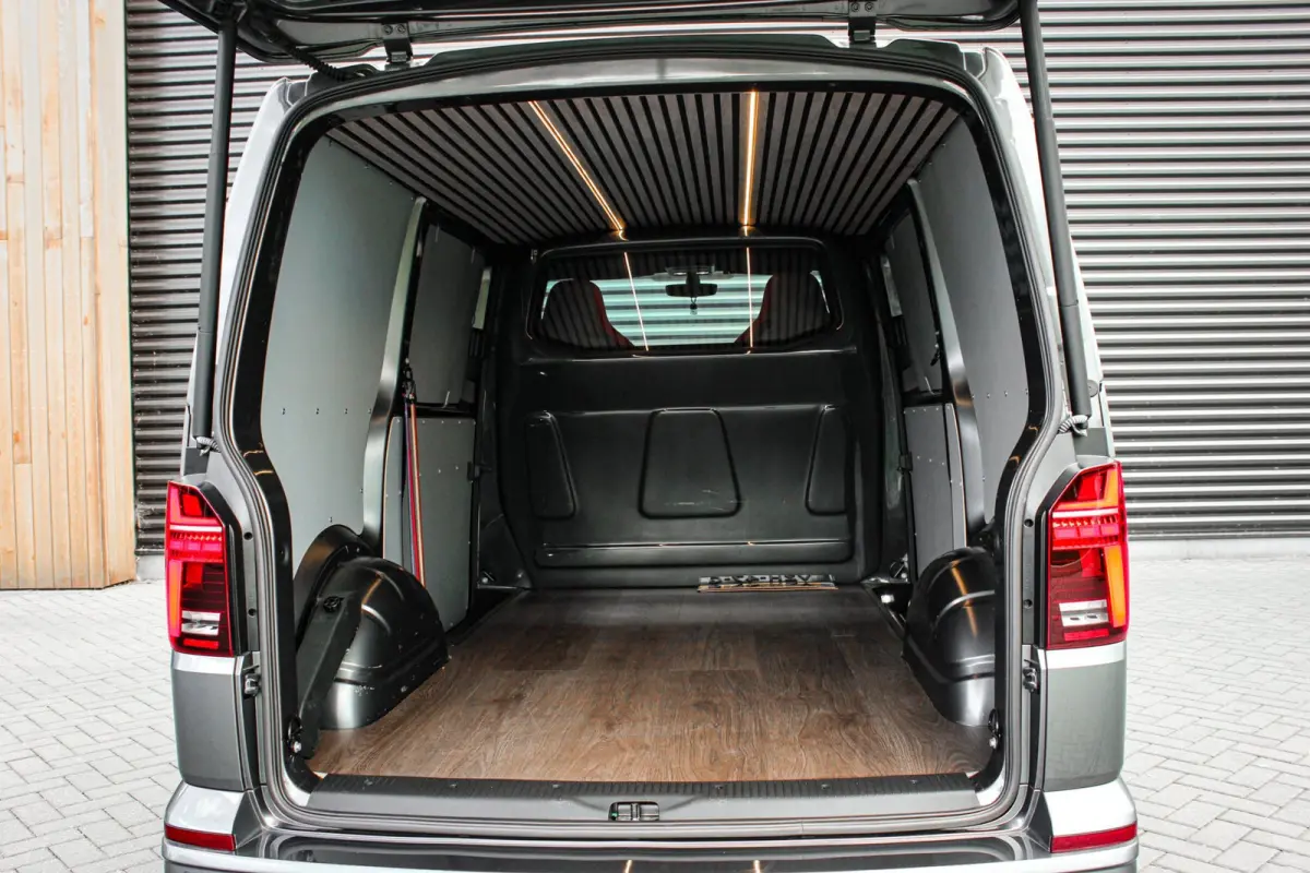 2.0 TDI L1H1 204PK JB- EDITION DSG / PDC / SCHROEFSET / GTI INTERIEUR / SUBWOOFER / APPLE CARPLAY /NAVI