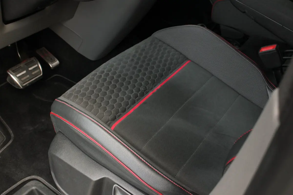 2.0 TDI L1H1 204PK JB- EDITION DSG / PDC / SCHROEFSET / GTI INTERIEUR / SUBWOOFER / APPLE CARPLAY /NAVI