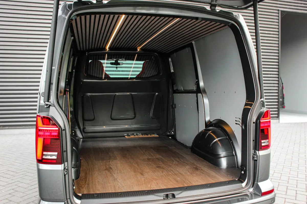 2.0 TDI L1H1 204PK JB- EDITION DSG / PDC / SCHROEFSET / GTI INTERIEUR / SUBWOOFER / APPLE CARPLAY /NAVI