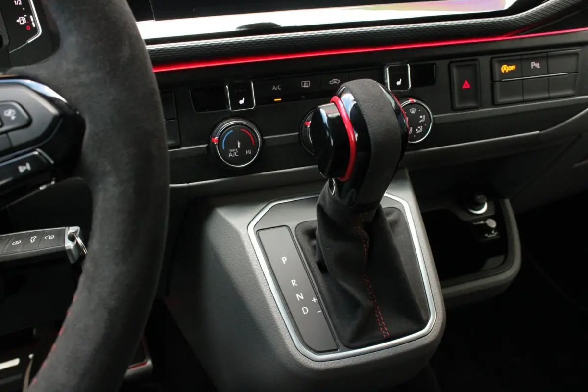 2.0 TDI L1H1 204PK JB- EDITION DSG / PDC / SCHROEFSET / GTI INTERIEUR / SUBWOOFER / APPLE CARPLAY /NAVI
