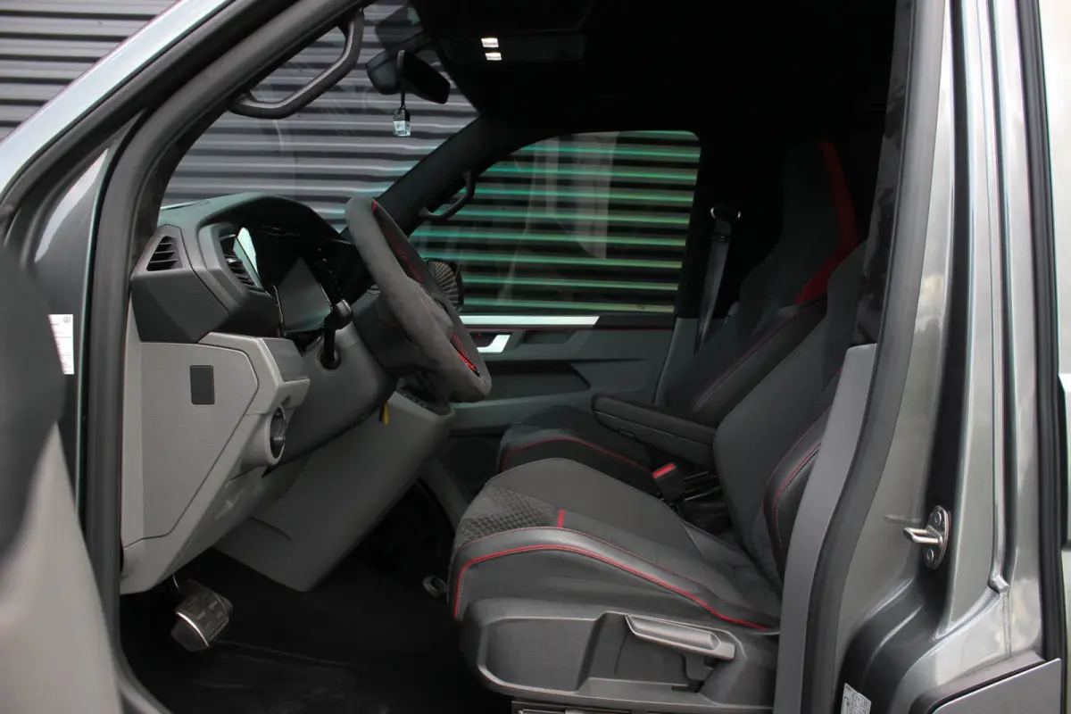 2.0 TDI L1H1 204PK JB- EDITION DSG / PDC / SCHROEFSET / GTI INTERIEUR / SUBWOOFER / APPLE CARPLAY /NAVI