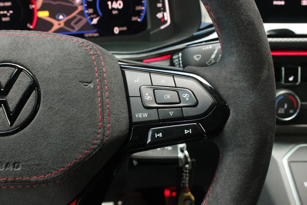 2.0 TDI L1H1 204PK JB- EDITION DSG / PDC / SCHROEFSET / GTI INTERIEUR / SUBWOOFER / APPLE CARPLAY /NAVI