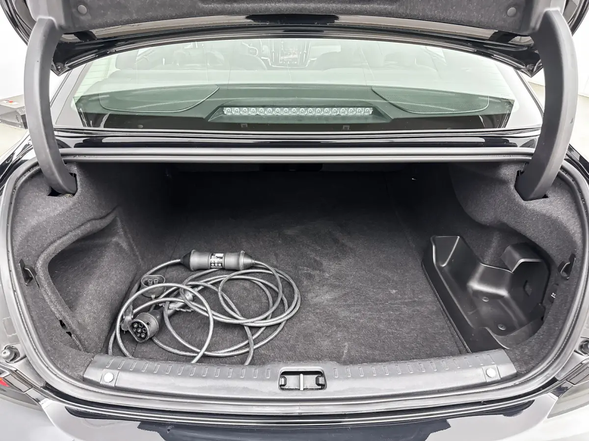 T8 Recharge Inscription | 18" | Schuifdak | Head-up | Leder Dashboard | Elektr. verst. Stoelen | Adaptieve Cruise | BLIS | Keyless | Parkeercamera | Stoel/Stuur/Achterbankverwarming