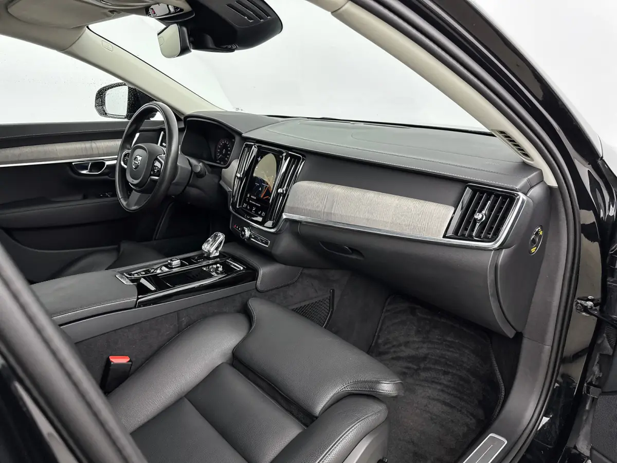 T8 Recharge Inscription | 18" | Schuifdak | Head-up | Leder Dashboard | Elektr. verst. Stoelen | Adaptieve Cruise | BLIS | Keyless | Parkeercamera | Stoel/Stuur/Achterbankverwarming