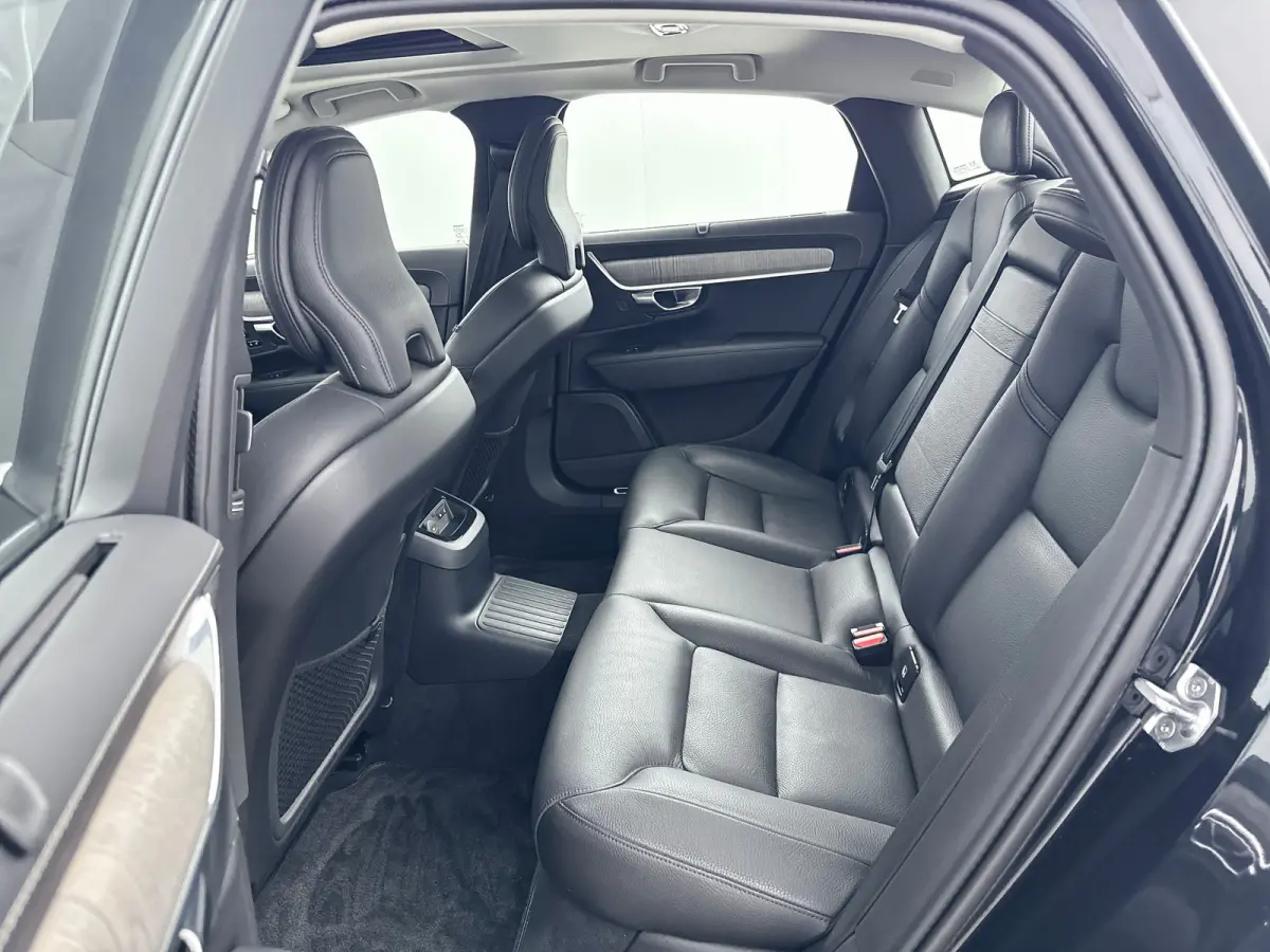 T8 Recharge Inscription | 18" | Schuifdak | Head-up | Leder Dashboard | Elektr. verst. Stoelen | Adaptieve Cruise | BLIS | Keyless | Parkeercamera | Stoel/Stuur/Achterbankverwarming