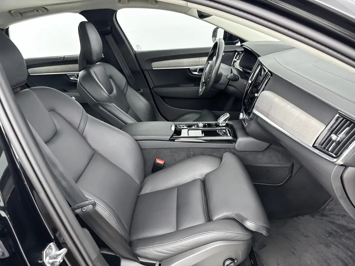 T8 Recharge Inscription | 18" | Schuifdak | Head-up | Leder Dashboard | Elektr. verst. Stoelen | Adaptieve Cruise | BLIS | Keyless | Parkeercamera | Stoel/Stuur/Achterbankverwarming