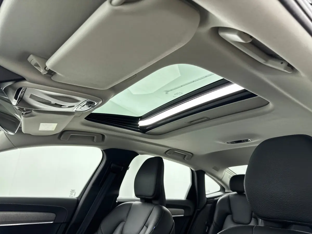 T8 Recharge Inscription | 18" | Schuifdak | Head-up | Leder Dashboard | Elektr. verst. Stoelen | Adaptieve Cruise | BLIS | Keyless | Parkeercamera | Stoel/Stuur/Achterbankverwarming