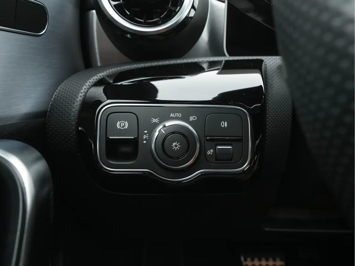 200 AMG-Styling Business Solution (INCL-BTW) Aut. *LEATHER-MICROFIBRE | FULL-LED | HEATED-SPORTSEATS | DIGI-COCKPIT | DAB+ | NAVI-FULLMAP | CAMERA | PRIVACYGLASS | SHIFTPADDLES | 18''ALU*