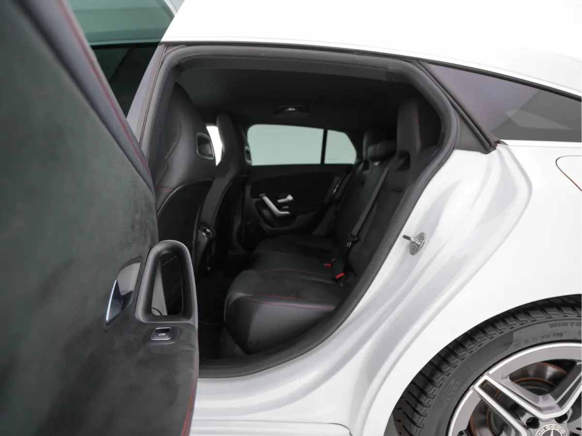 200 AMG-Styling Business Solution (INCL-BTW) Aut. *LEATHER-MICROFIBRE | FULL-LED | HEATED-SPORTSEATS | DIGI-COCKPIT | DAB+ | NAVI-FULLMAP | CAMERA | PRIVACYGLASS | SHIFTPADDLES | 18''ALU*