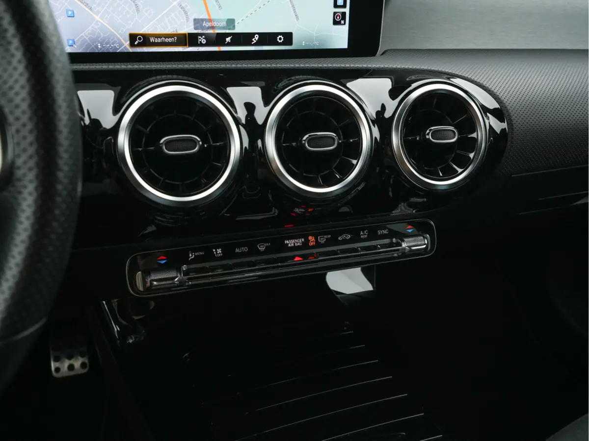 200 AMG-Styling Business Solution (INCL-BTW) Aut. *LEATHER-MICROFIBRE | FULL-LED | HEATED-SPORTSEATS | DIGI-COCKPIT | DAB+ | NAVI-FULLMAP | CAMERA | PRIVACYGLASS | SHIFTPADDLES | 18''ALU*