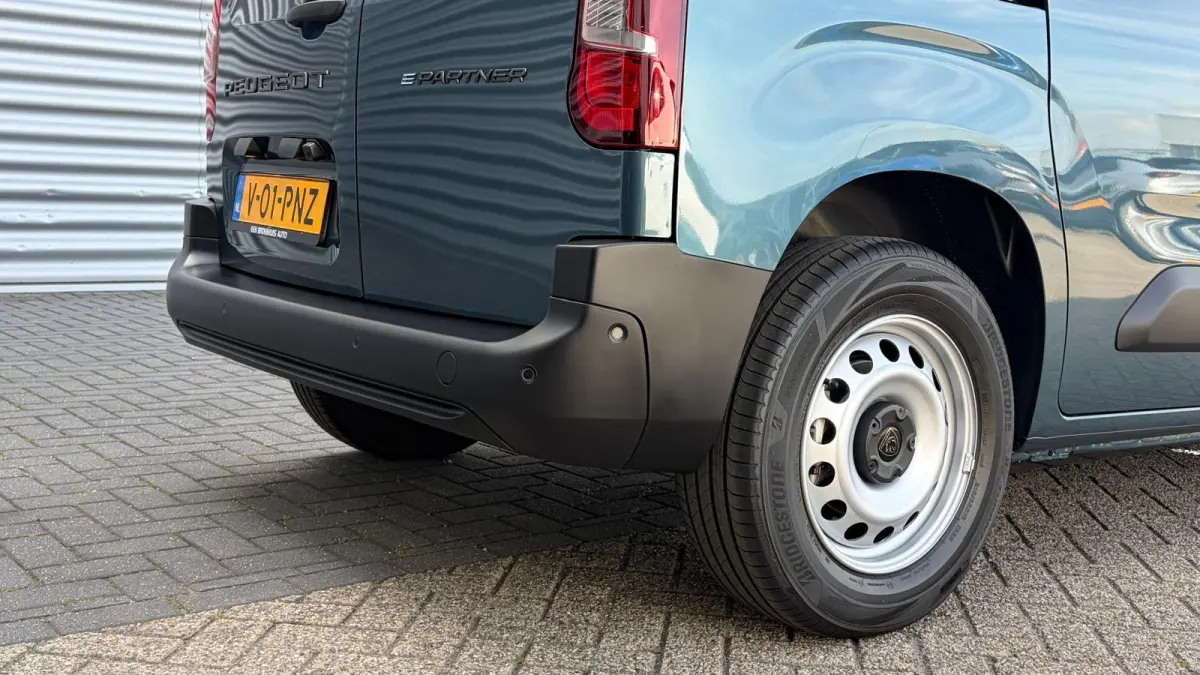 Standaard - Elektrisch | Elektrisch verstelbare en verwarmbare buitenspiegels | Parkeersensoren achter