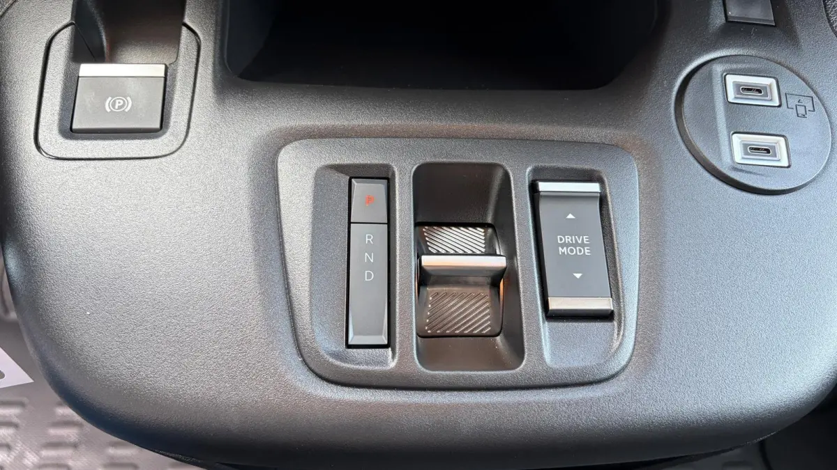 Standaard - Elektrisch | Elektrisch verstelbare en verwarmbare buitenspiegels | Parkeersensoren achter