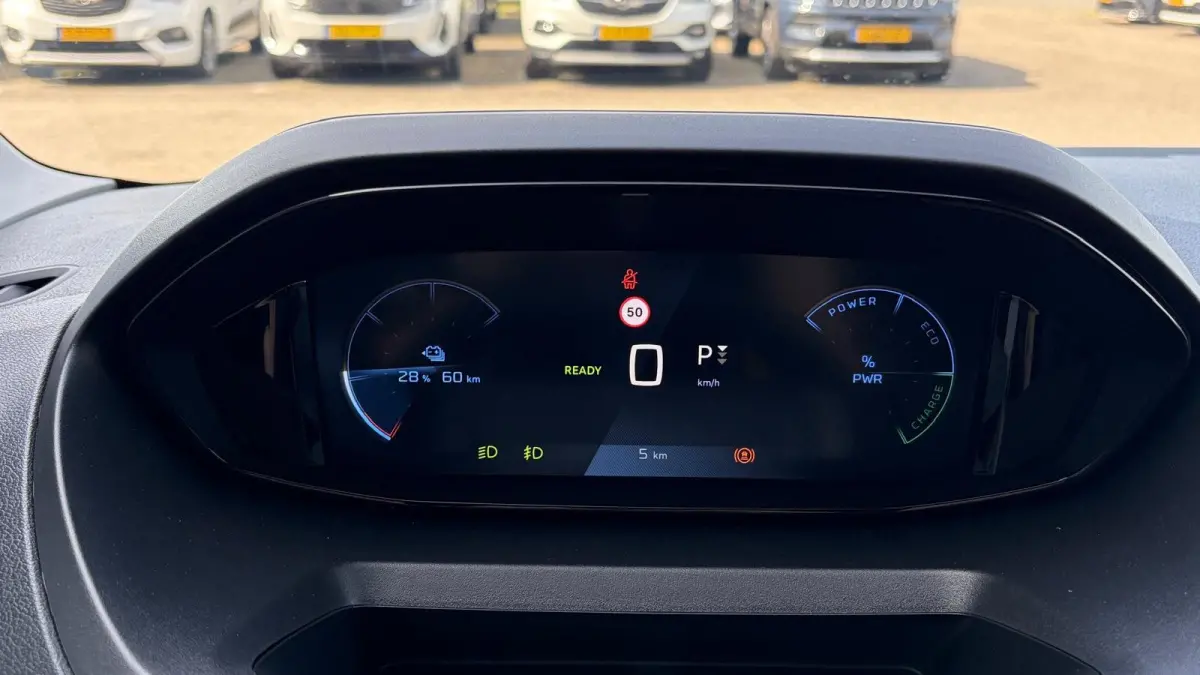 Standaard - Elektrisch | Elektrisch verstelbare en verwarmbare buitenspiegels | Parkeersensoren achter