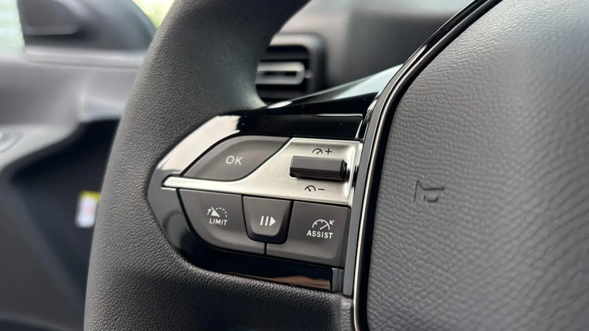 Standaard - Elektrisch | Elektrisch verstelbare en verwarmbare buitenspiegels | Parkeersensoren achter