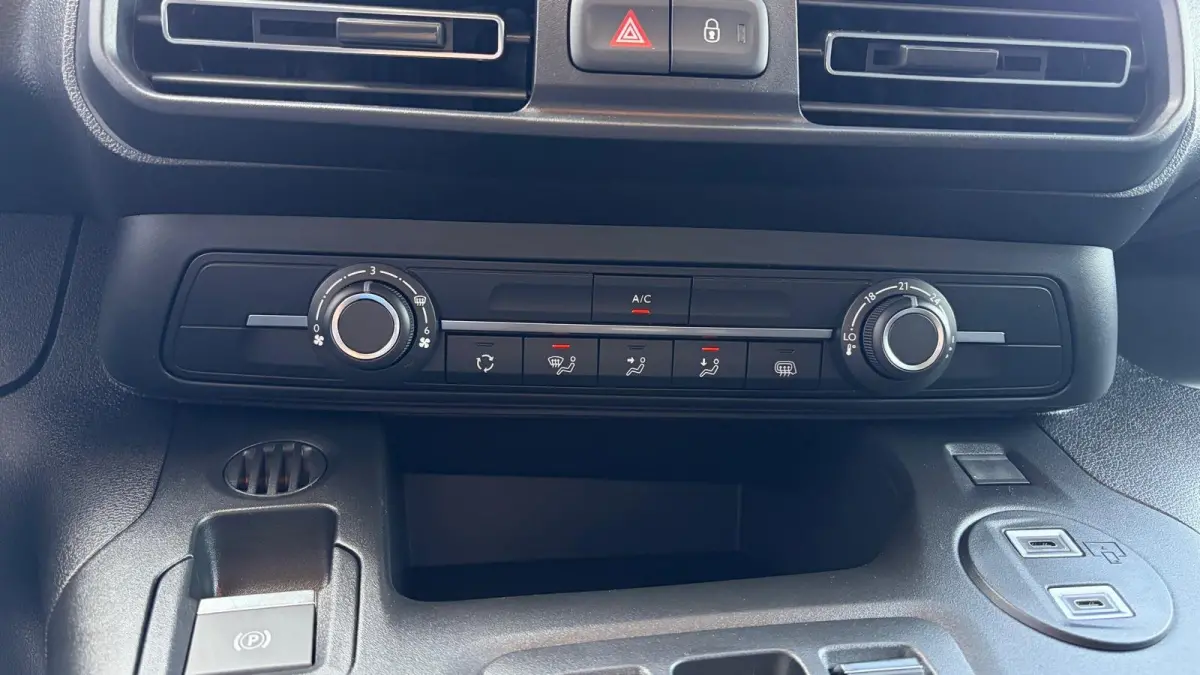 Standaard - Elektrisch | Elektrisch verstelbare en verwarmbare buitenspiegels | Parkeersensoren achter