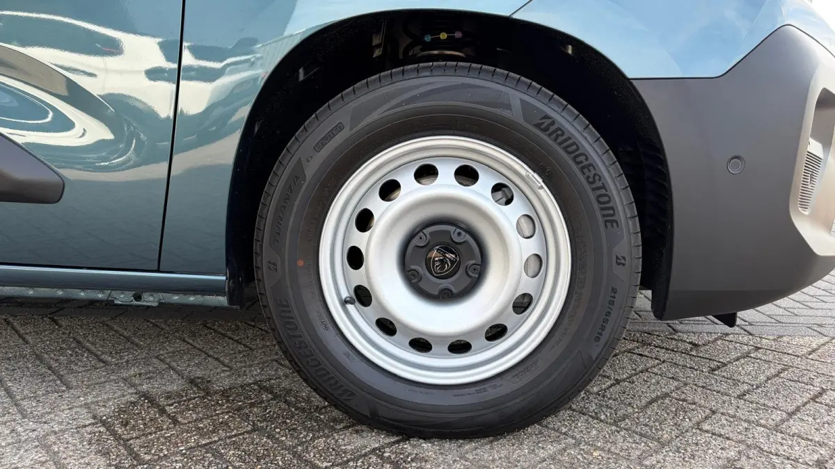 Standaard - Elektrisch | Elektrisch verstelbare en verwarmbare buitenspiegels | Parkeersensoren achter