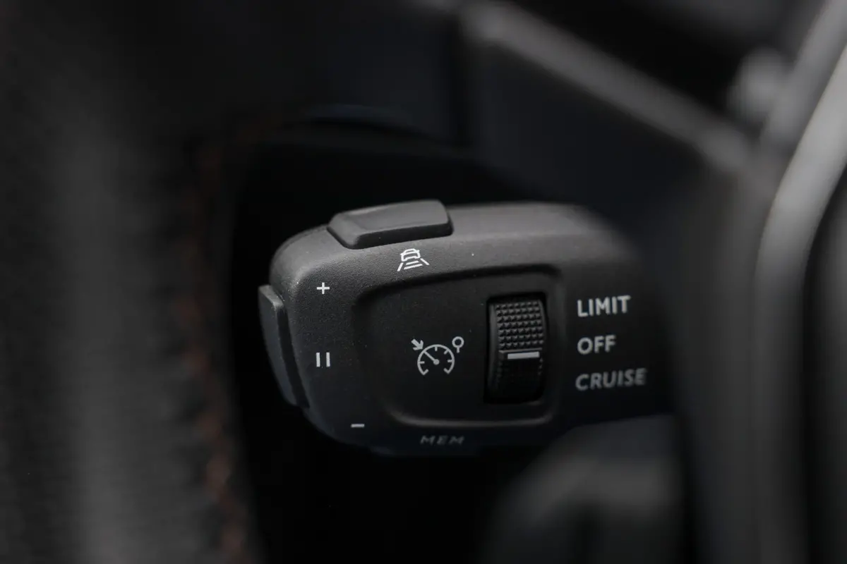 1.6 HYbrid 225 GT Pack ✅ Pano ✅ Nappa Leder ✅ Focal