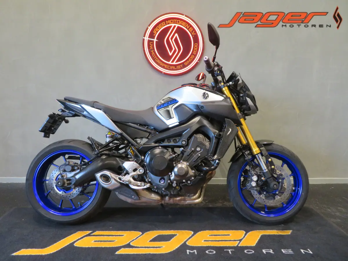 Yamaha MT-09 SP 2018 Benzine Onbekend leasen
