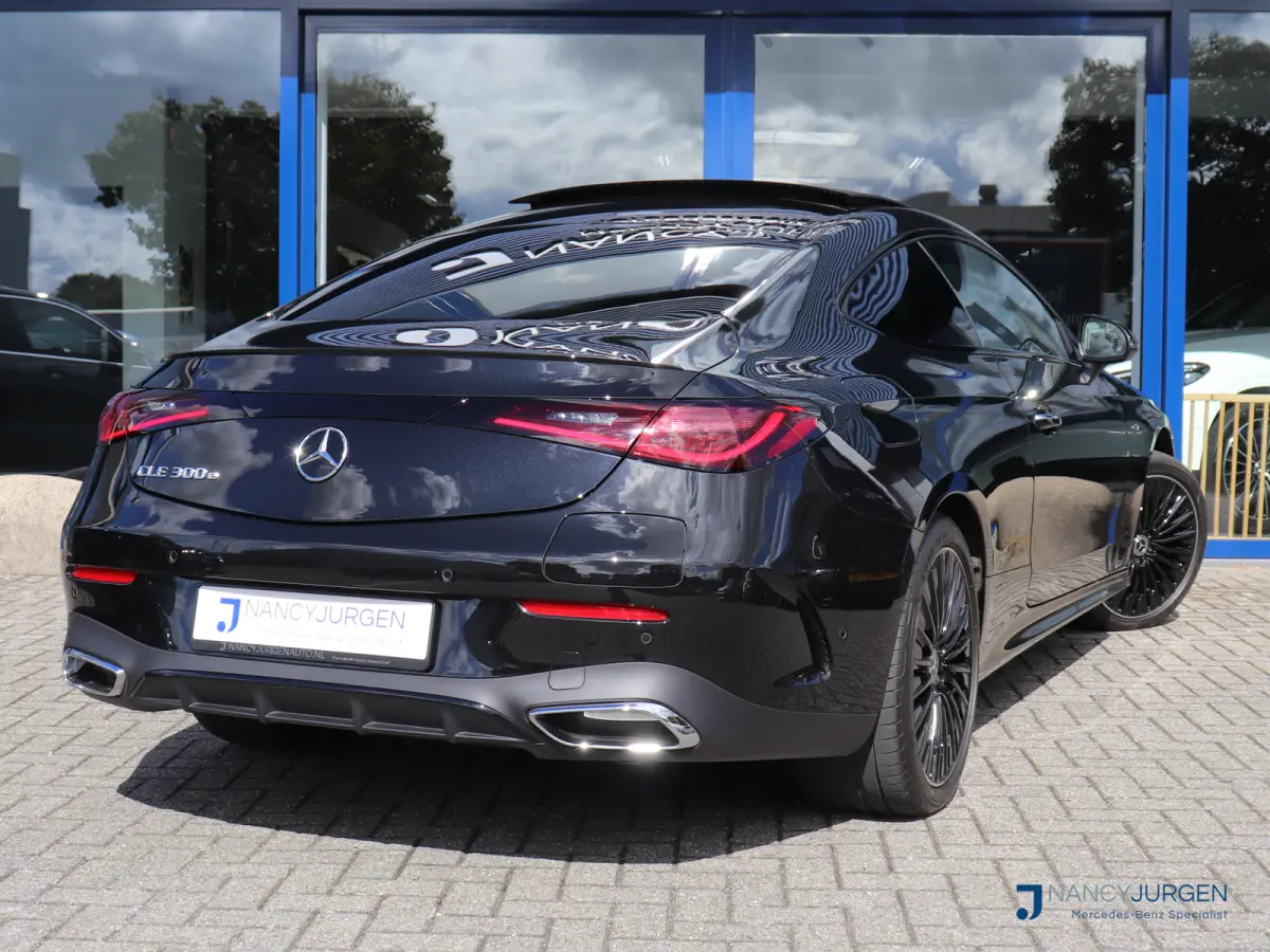 300 e AMG | Pano Dak | Night | Burmester | Memory | Ambiente Verl. | Incl. Fabrieksgarantie | Spiegel Pakket | Parkeer Pakket |