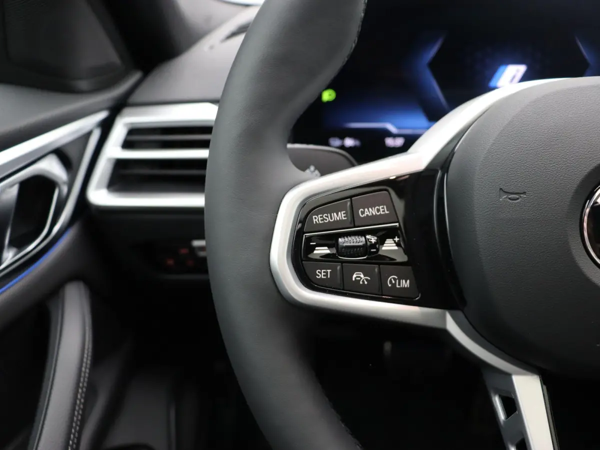 eDrive35 M Sport Edition | SoH 100% | Comfort Pack | Stuurwielrand Verwarmd | Trekhaak | Schuifdak | Active Cruise Control | 19''