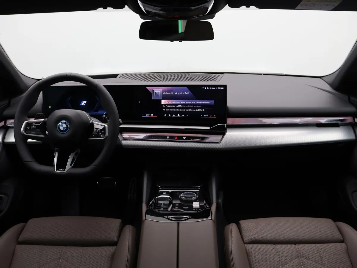 530e M Sport Edition | SoH 100% | Innovation Pack | Stuurwielrand Verwarmd | Trekhaak | Panoramadak | Driving Assistant Plus | Harman Kardon | 20''