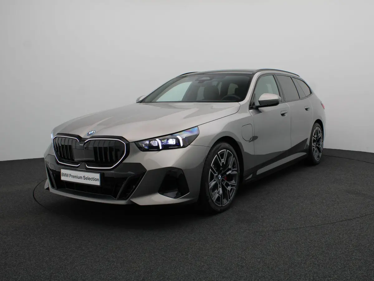 530e M Sport Edition | SoH 100% | Innovation Pack | Stuurwielrand Verwarmd | Trekhaak | Panoramadak | Driving Assistant Plus | Harman Kardon | 20''