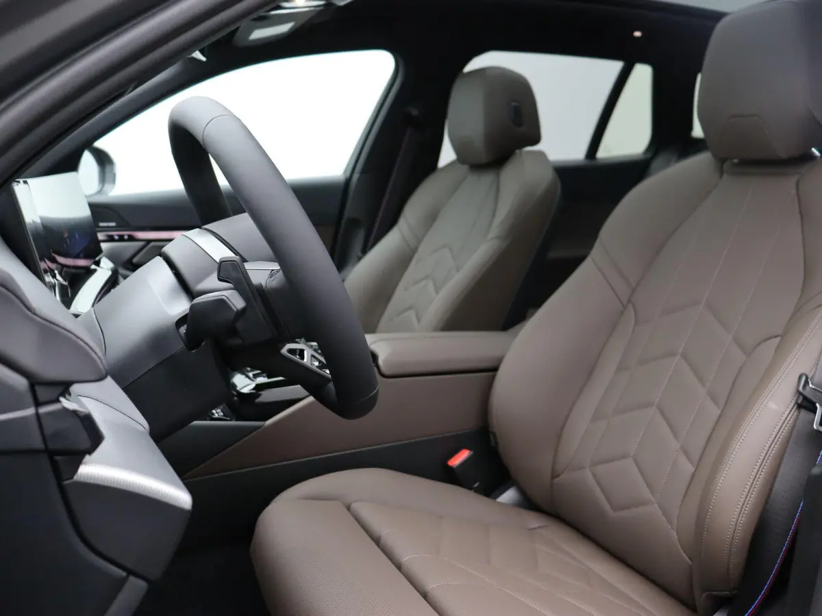 530e M Sport Edition | SoH 100% | Innovation Pack | Stuurwielrand Verwarmd | Trekhaak | Panoramadak | Driving Assistant Plus | Harman Kardon | 20''