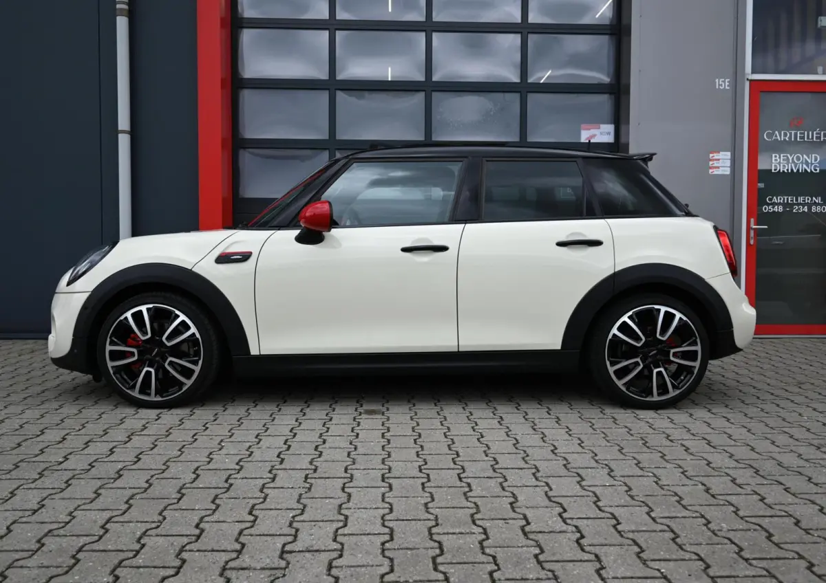 Mini 2.0 S John Cooper Works 211PK | Pano | Carplay | JCW Kit | PDC | Carplay | Stoelverwarming | Leder | Cruise | Schakelpaddles | Pepper White