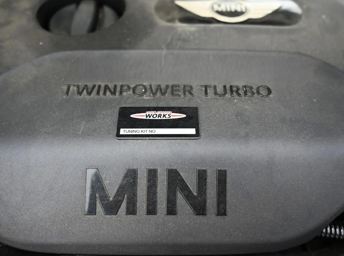 Mini 2.0 S John Cooper Works 211PK | Pano | Carplay | JCW Kit | PDC | Carplay | Stoelverwarming | Leder | Cruise | Schakelpaddles | Pepper White