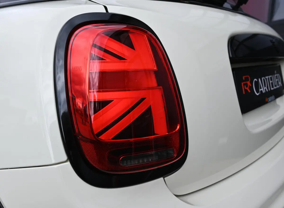 Mini 2.0 S John Cooper Works 211PK | Pano | Carplay | JCW Kit | PDC | Carplay | Stoelverwarming | Leder | Cruise | Schakelpaddles | Pepper White