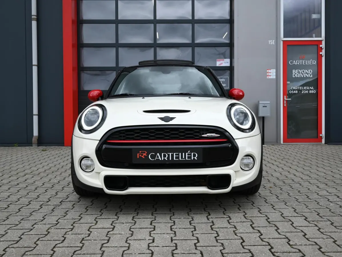 Mini 2.0 S John Cooper Works 211PK | Pano | Carplay | JCW Kit | PDC | Carplay | Stoelverwarming | Leder | Cruise | Schakelpaddles | Pepper White