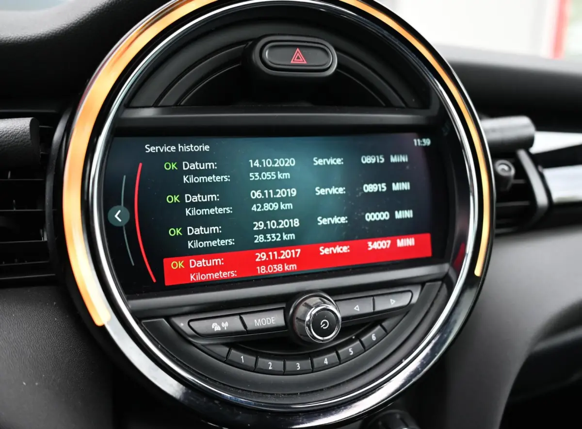 Mini 2.0 S John Cooper Works 211PK | Pano | Carplay | JCW Kit | PDC | Carplay | Stoelverwarming | Leder | Cruise | Schakelpaddles | Pepper White