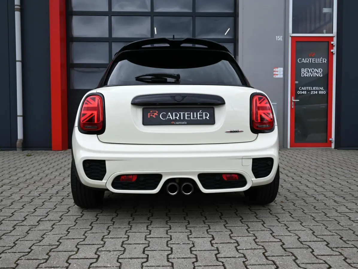 Mini 2.0 S John Cooper Works 211PK | Pano | Carplay | JCW Kit | PDC | Carplay | Stoelverwarming | Leder | Cruise | Schakelpaddles | Pepper White