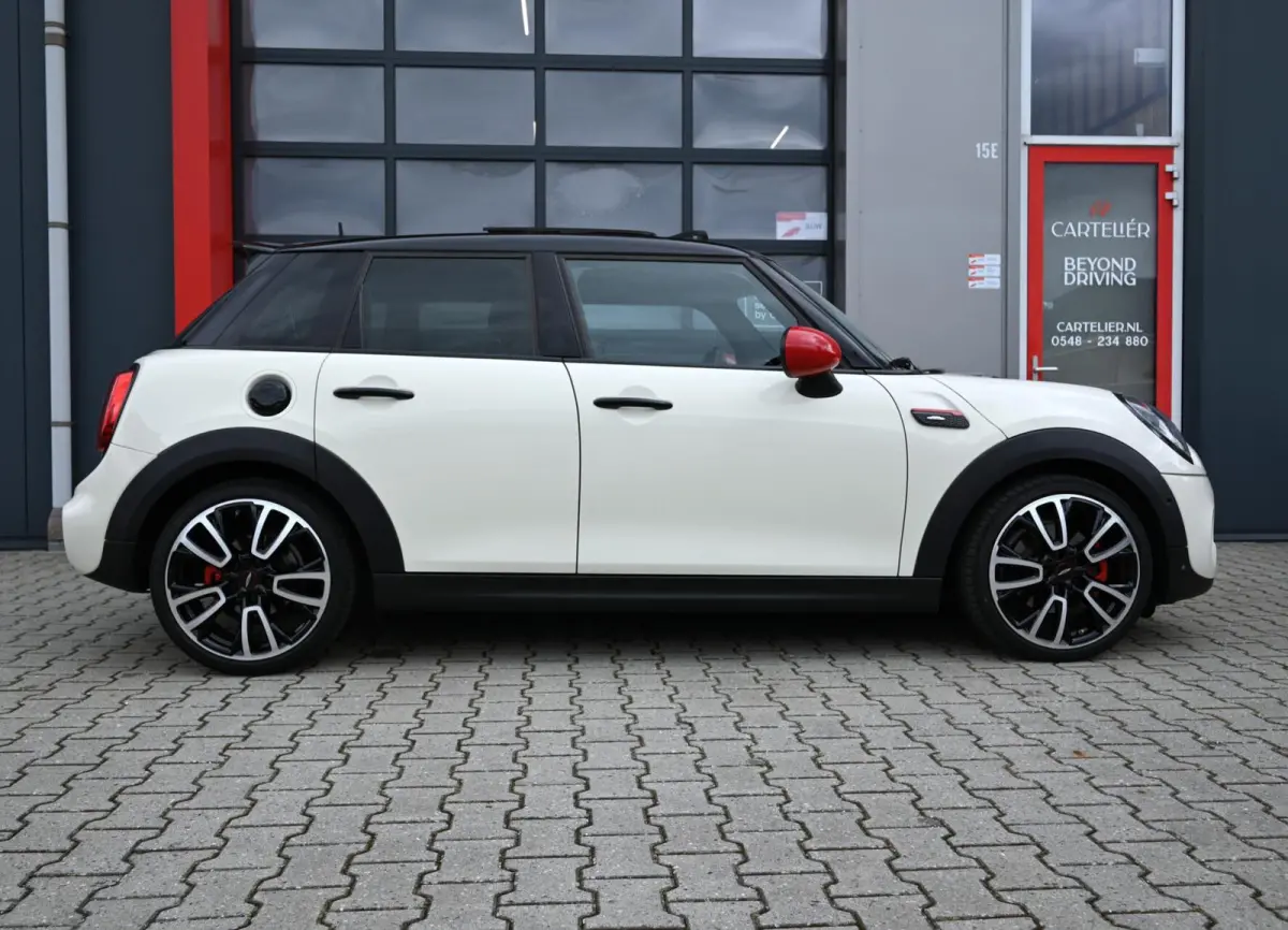 Mini 2.0 S John Cooper Works 211PK | Pano | Carplay | JCW Kit | PDC | Carplay | Stoelverwarming | Leder | Cruise | Schakelpaddles | Pepper White