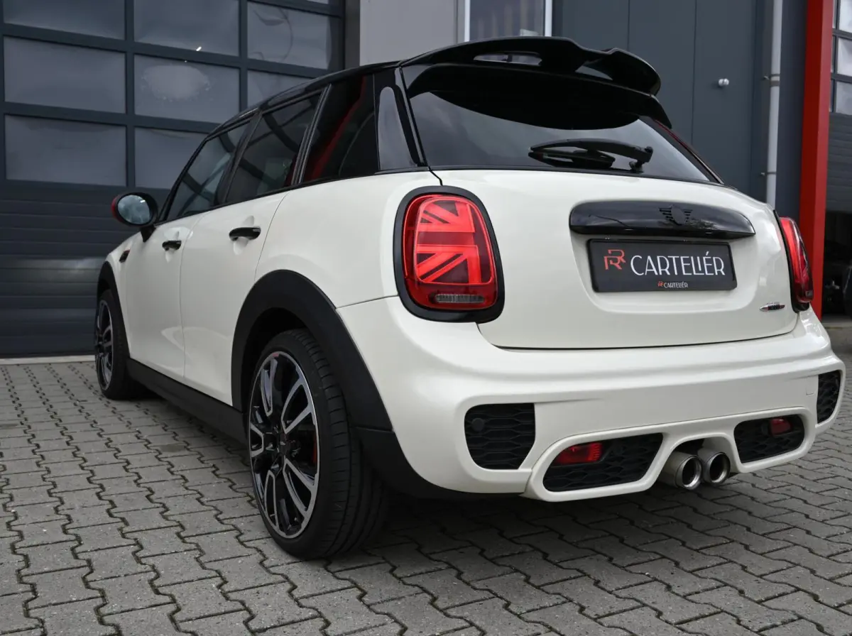Mini 2.0 S John Cooper Works 211PK | Pano | Carplay | JCW Kit | PDC | Carplay | Stoelverwarming | Leder | Cruise | Schakelpaddles | Pepper White