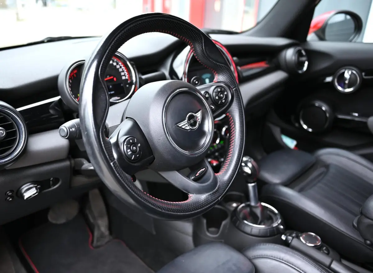 Mini 2.0 S John Cooper Works 211PK | Pano | Carplay | JCW Kit | PDC | Carplay | Stoelverwarming | Leder | Cruise | Schakelpaddles | Pepper White