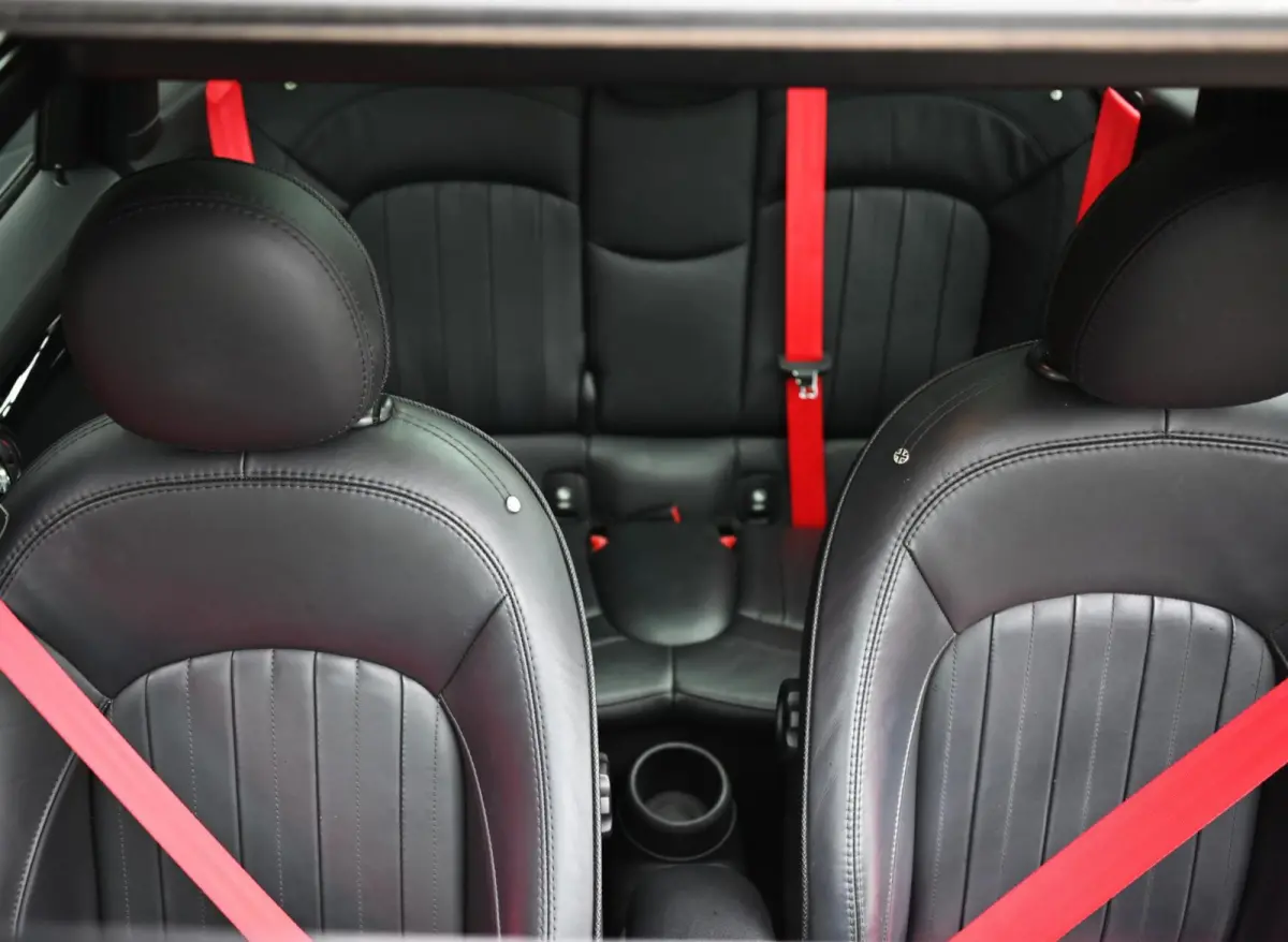 Mini 2.0 S John Cooper Works 211PK | Pano | Carplay | JCW Kit | PDC | Carplay | Stoelverwarming | Leder | Cruise | Schakelpaddles | Pepper White