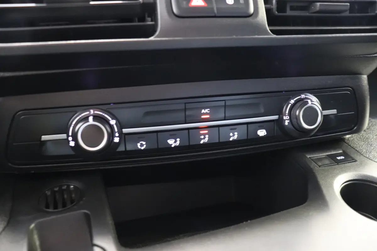 1.5 BlueHDI 130PK Automaat EURO 6 - Airco - Cruise - PDC - €10.900,- Excl.
