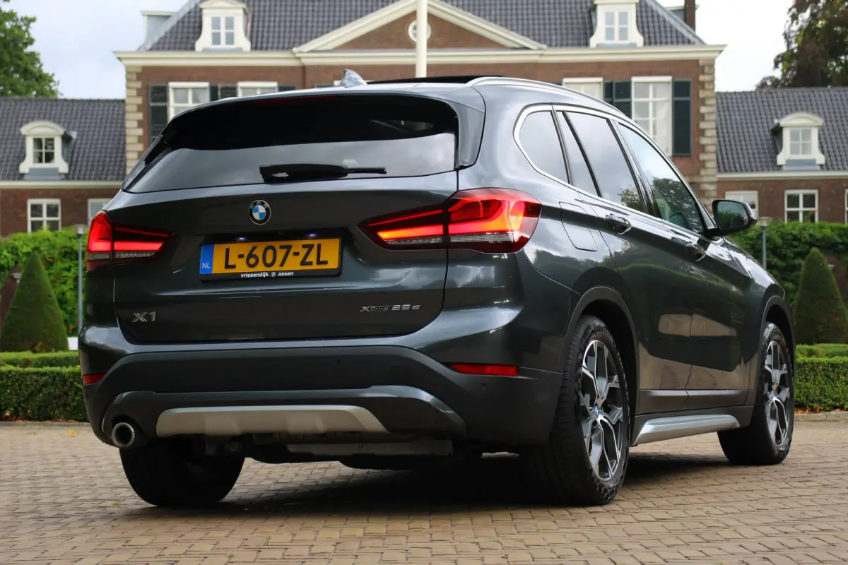 xDrive25e Business Edition Plus | 1E EIGENAAR | ORIGINEEL NL! | PANO DAK | TREKHAAK | STOEL + STUUR VERWARMING | HARMAN/ KARDON | ADAPTIVE CRUISE | ELEKTR KLEP