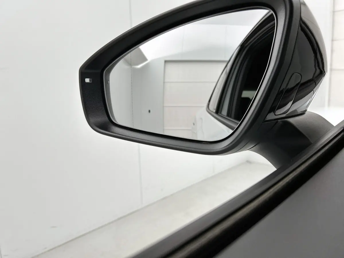 Pro Limited Edition 77 kWh 286 PK | Trekhaak | Apple Carplay draadloos | Camera | Keyless access | Dodehoeksensoren | Navigatie | Android Auto draadloos | 19" Lichtmetalen velgen | Stoelverw