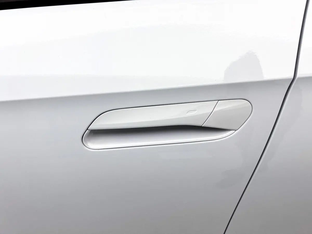 Pro Limited Edition 77 kWh 286 PK | Trekhaak | Apple Carplay draadloos | Camera | Keyless access | Dodehoeksensoren | Navigatie | Android Auto draadloos | 19" Lichtmetalen velgen | Stoelverw