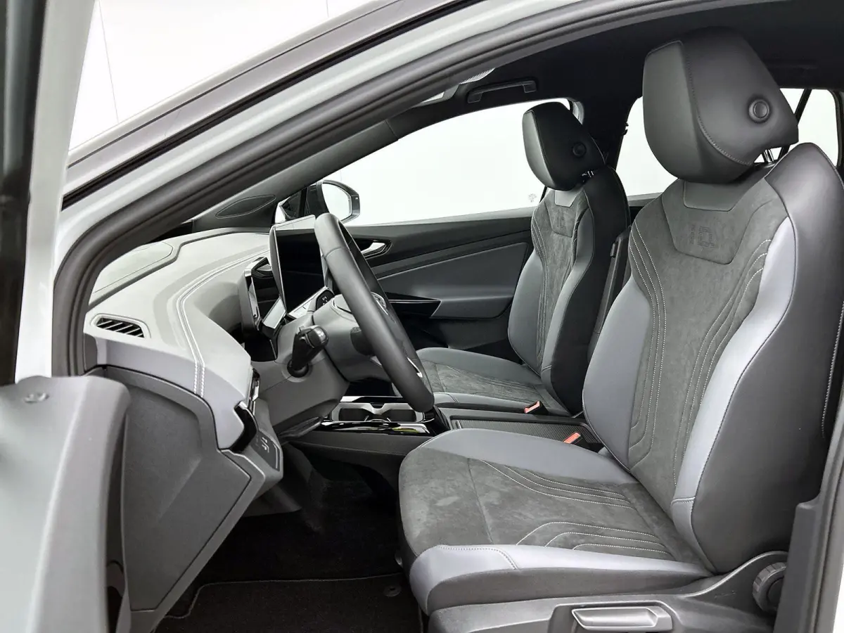 Pro Limited Edition 77 kWh 286 PK | Trekhaak | Apple Carplay draadloos | Camera | Keyless access | Dodehoeksensoren | Navigatie | Android Auto draadloos | 19" Lichtmetalen velgen | Stoelverw