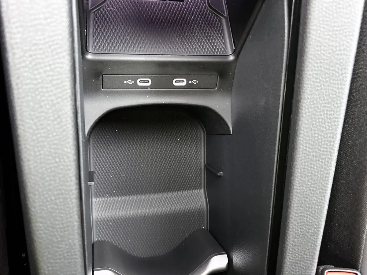 Pro Limited Edition 77 kWh 286 PK | Trekhaak | Apple Carplay draadloos | Camera | Keyless access | Dodehoeksensoren | Navigatie | Android Auto draadloos | 19" Lichtmetalen velgen | Stoelverw