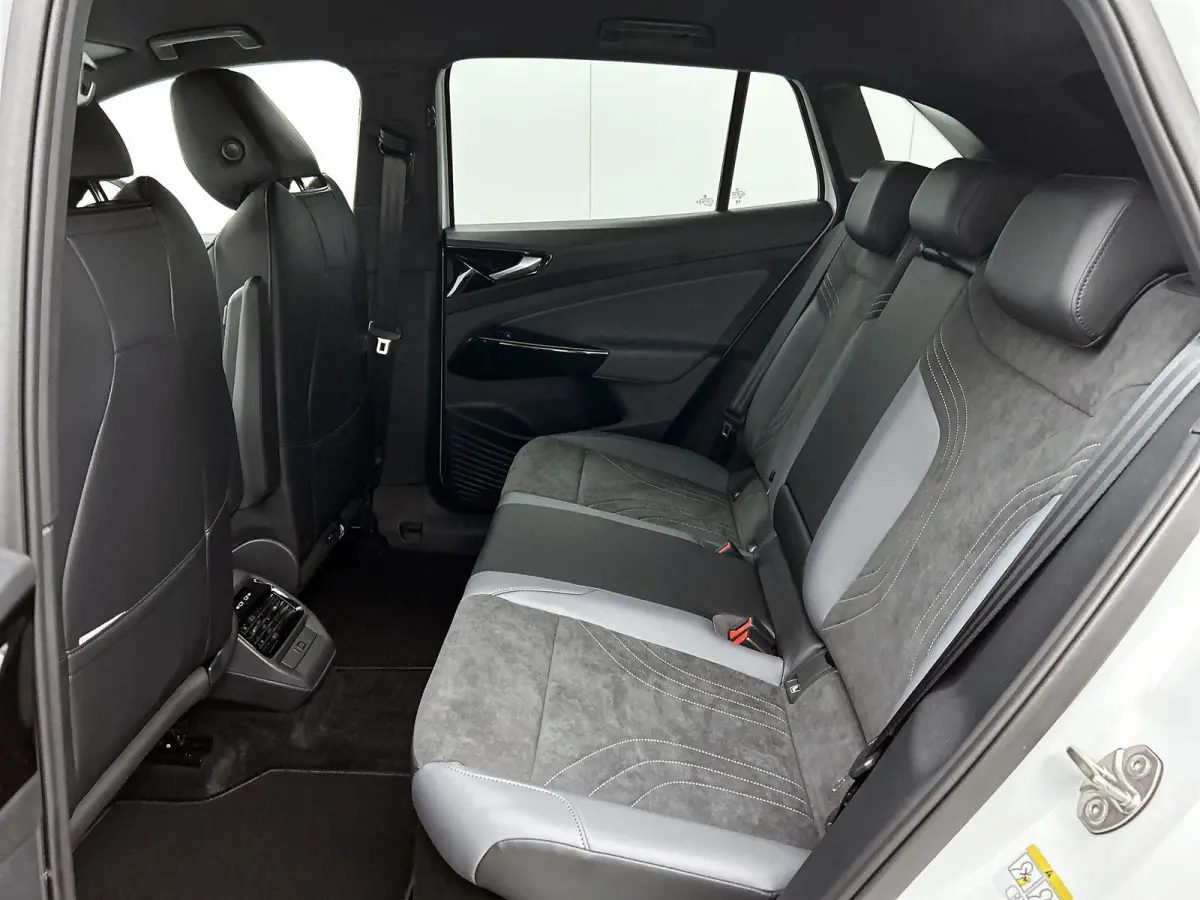 Pro Limited Edition 77 kWh 286 PK | Trekhaak | Apple Carplay draadloos | Camera | Keyless access | Dodehoeksensoren | Navigatie | Android Auto draadloos | 19" Lichtmetalen velgen | Stoelverw